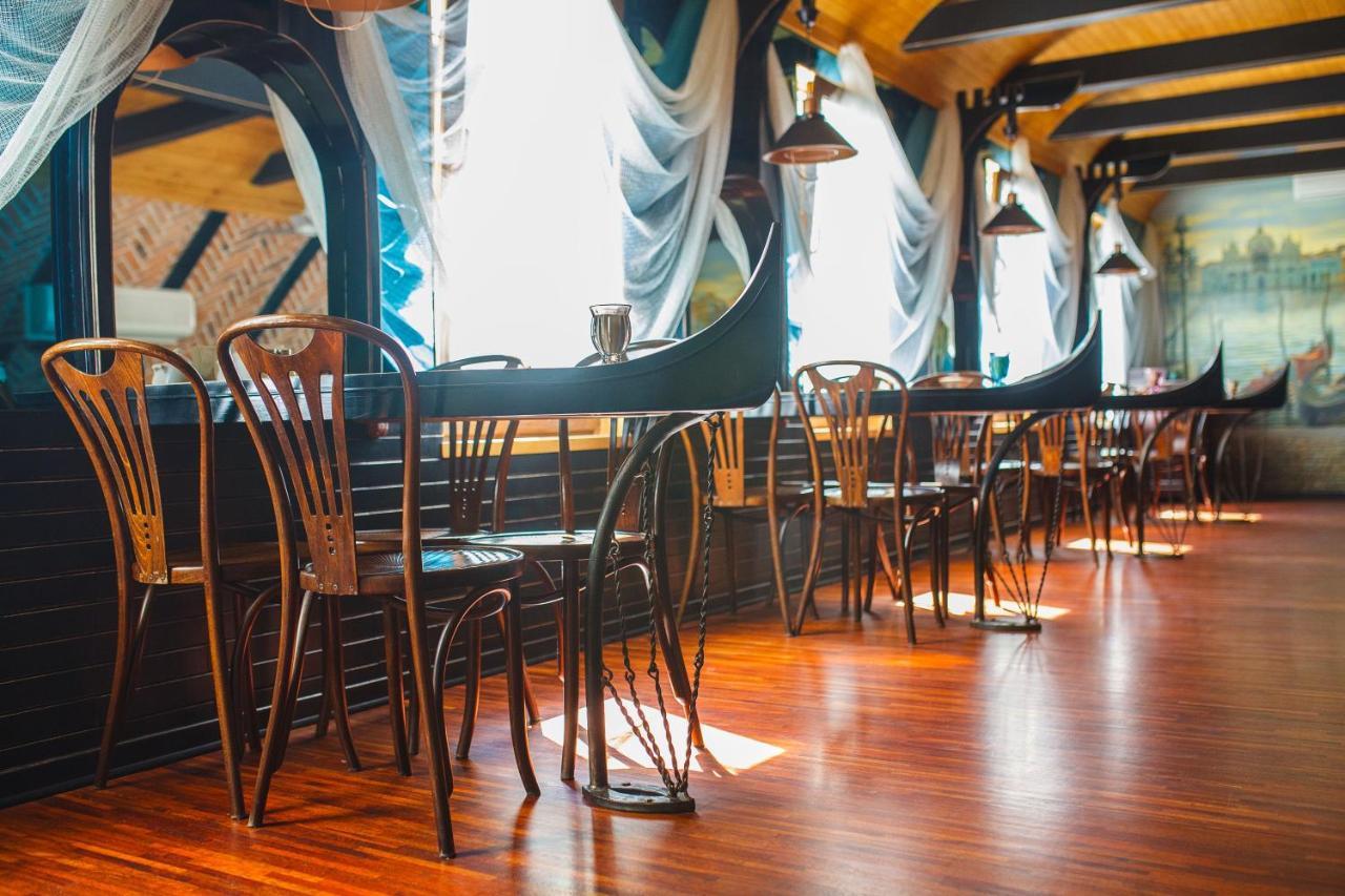 Pieno Piano Hotel Rivne Ngoại thất bức ảnh